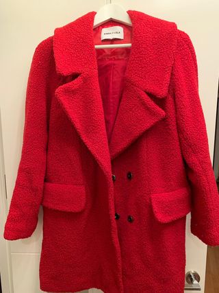 Abrigo Bimba y Lola rojo de segunda mano por 45 EUR en Ciudad Real en  WALLAPOP
