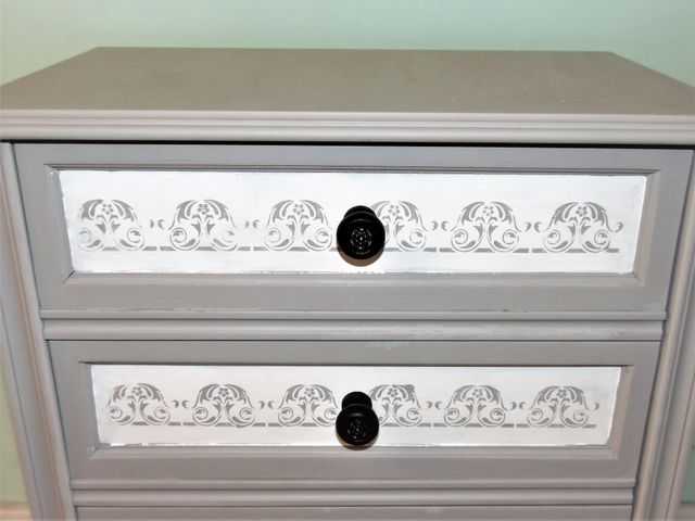 Antiguo mueble con cajones restaurado de segunda mano por 50 € en