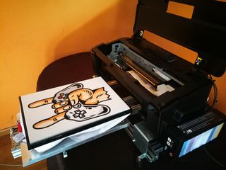 Impresora de camisetas DTG Epson L1800 de segunda mano por 2.200 EUR en San  Martín de la Vega en WALLAPOP