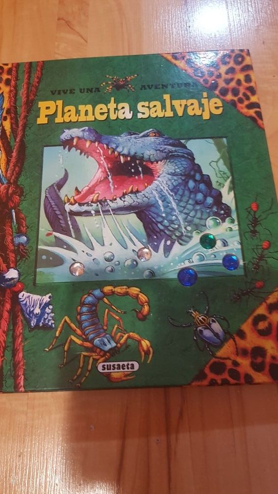 Libro infantil con despegables.