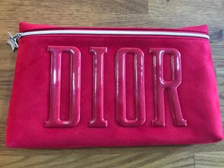 Neceser DIOR de segunda mano por 25 EUR en Valencia en WALLAPOP