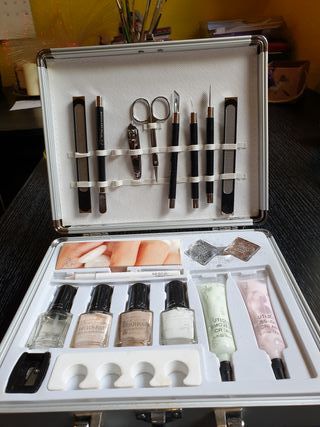 Maletín de manicura y pedicura de segunda mano por 10 EUR en Sant Cugat del  Vallès en WALLAPOP