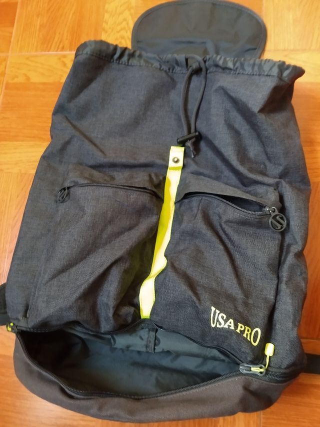 Mochila con multiples compartimentos