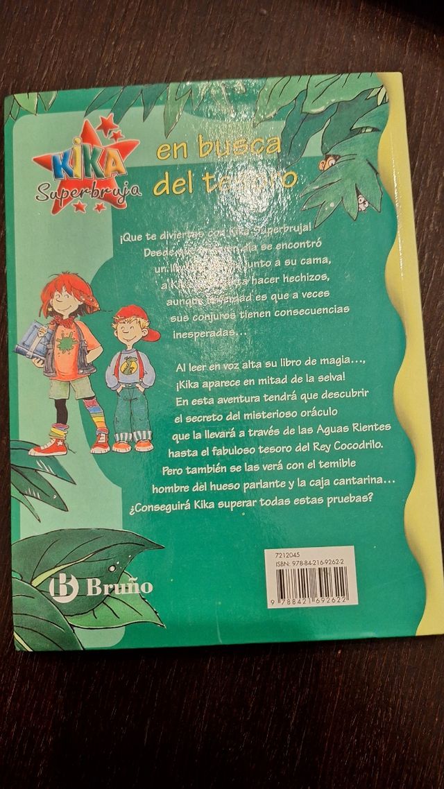 LOTE DE 2 LIBROS DE KIKA SUPERBRUJA