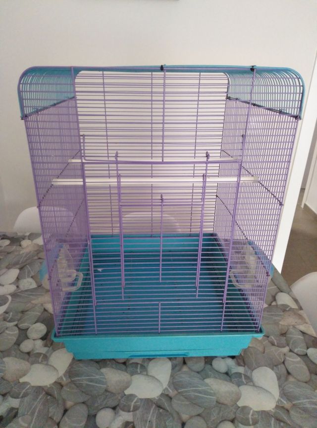 Jaula bastante grande 