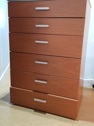 Mueble con 6 cajones, de color cerezo. de segunda mano por 60 € en