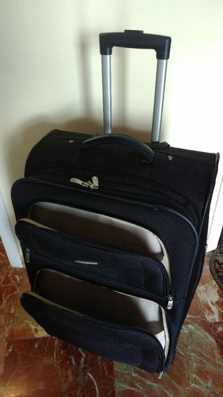 Maleta Dockers de segunda mano por 35 EUR en Navia en WALLAPOP