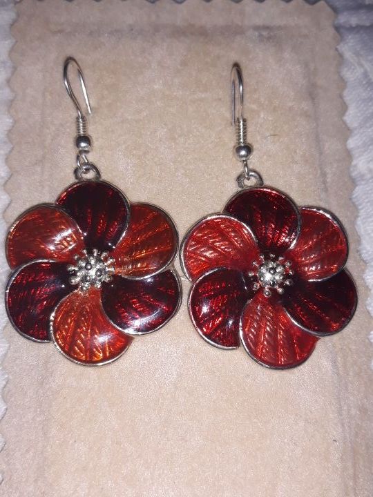 PENDIENTES ESMALTADOS NUEVOS Zara