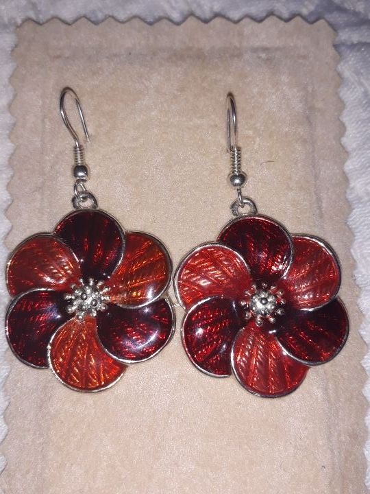 PENDIENTES ESMALTADOS NUEVOS Zara