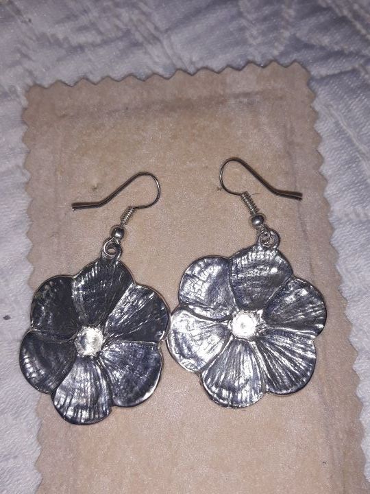 PENDIENTES ESMALTADOS NUEVOS Zara