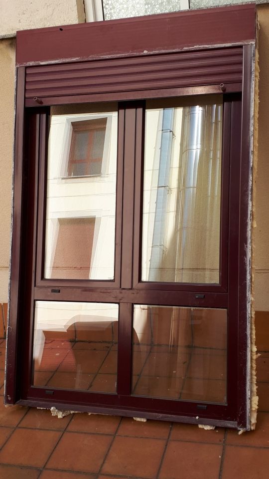 2 ventanas abatibles con persiana