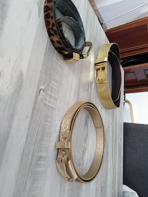 Vendo cinturones y bolsos desde 2 a 6 euros.