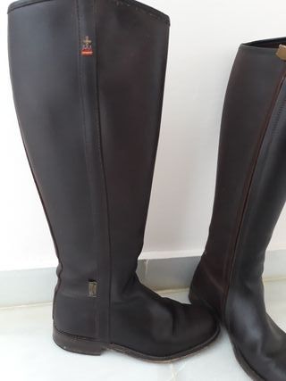 Botas Dakota Valverde del Camino de segunda mano por 70 EUR en Doña Violeta  en WALLAPOP