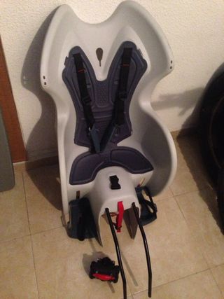 SILLA PORTABEBE PARA BICICLETA BTWIN 500 de segunda mano por 24 EUR en  Gijón en WALLAPOP