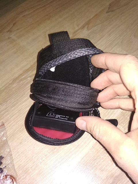 Cargador solar en bolso pequeño