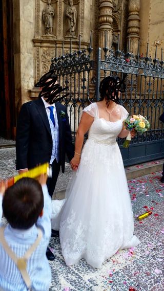 Vestido novia DRESS BORI + complementos de segunda mano por 270 EUR en  Zaragoza en WALLAPOP