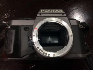 ② Réflex argentique Pentax spotmatic 1 (boitier nu) + son étui