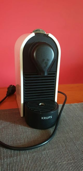 Cafetera Nespresso Krups XN250 de segunda mano por 29 EUR en Pontevedra en  WALLAPOP