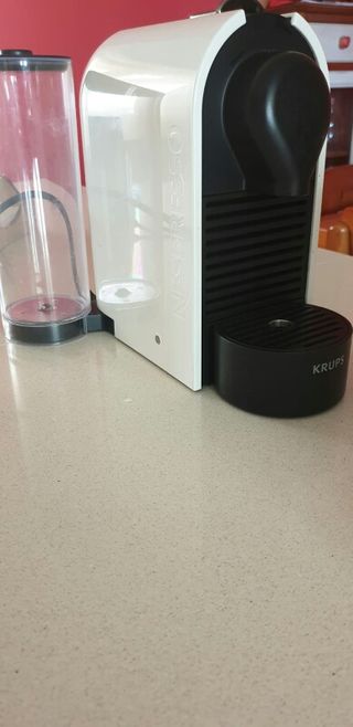 Cafetera Nespresso Krups XN250 de segunda mano por 29 EUR en Pontevedra en  WALLAPOP