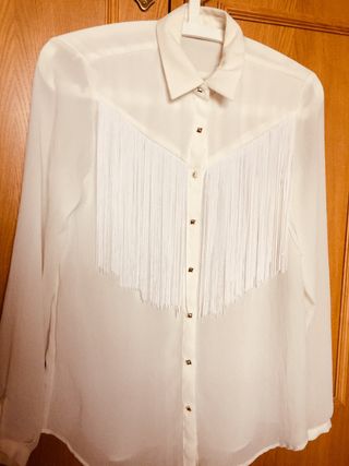 BLUSA flecos *ZARA de segunda mano por 6 EUR en Alicante en WALLAPOP