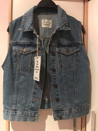 Chaleco vaquero pull \u0026amp; bear talla S de segunda mano por 13 EUR en  Madrid en WALLAPOP