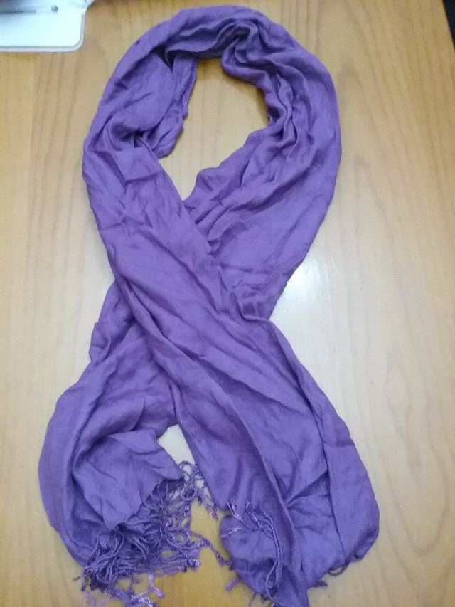 Pañuelo morado mujer