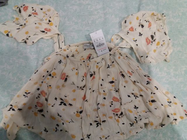 Top nuevo con Volantes T M Pull & bear de segunda mano por 10 € en