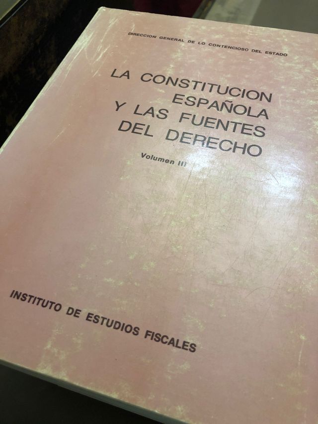 La constitución española fuentes de derecho