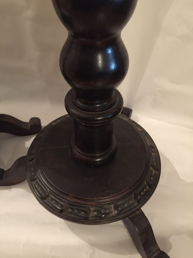 2 pedestales antiguos de madera maciza