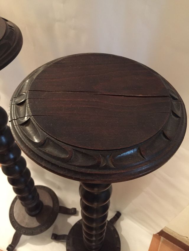 2 pedestales antiguos de madera maciza