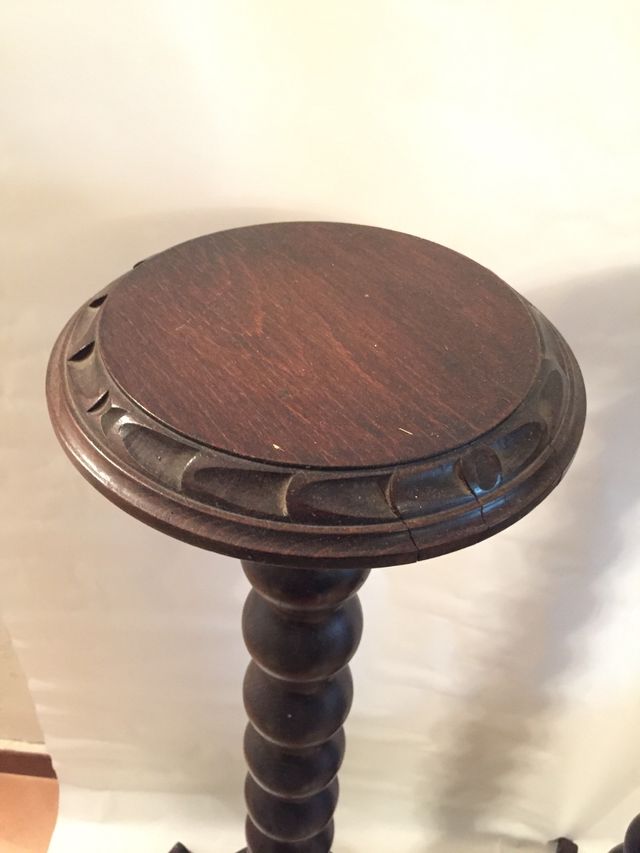 2 pedestales antiguos de madera maciza