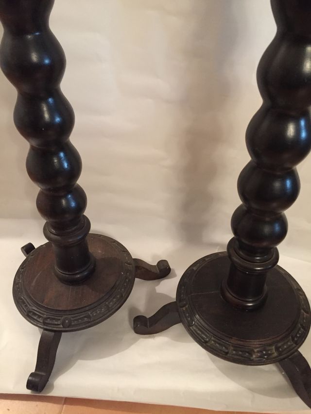 2 pedestales antiguos de madera maciza
