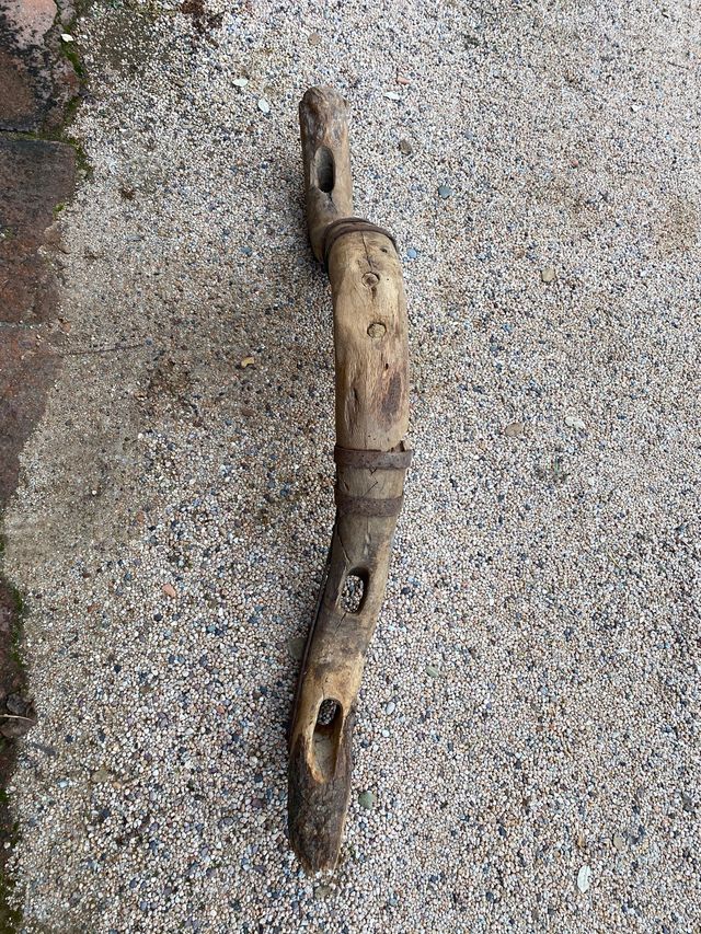 Yugo centenario de madera. Bastidor