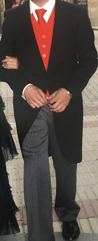 Chaqué Carolina Herrera , traje de novio de segunda mano por 420 EUR en  Villares de la Reina en WALLAPOP
