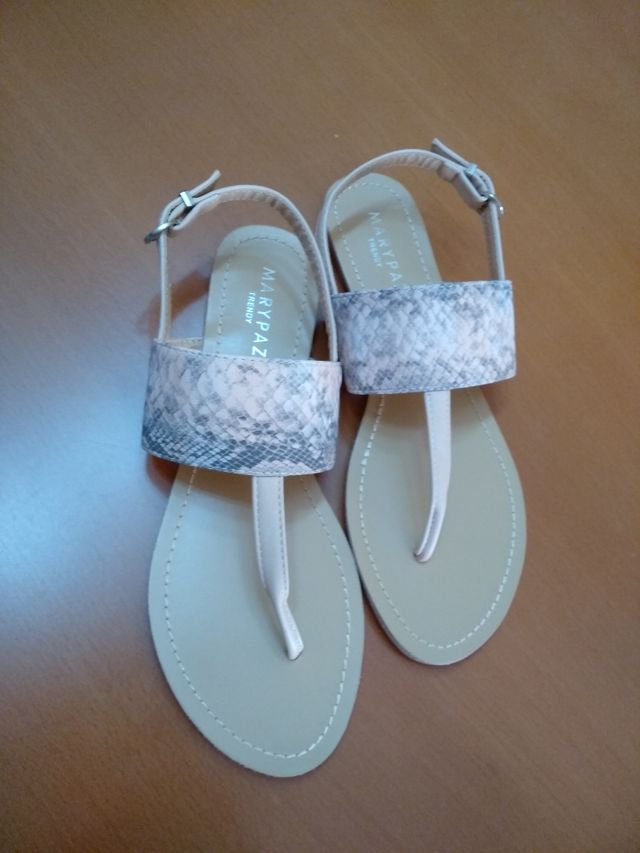 SANDALIAS MARCA MARIPAZ N. 38. SIN ESTRENAR