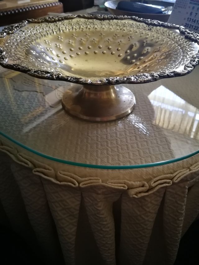 Centro de metal pateado