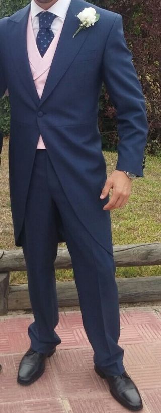 Chaqué azul de segunda mano en WALLAPOP Chaqué marino con chaleco azul cruzado | Suit and tie, Mens