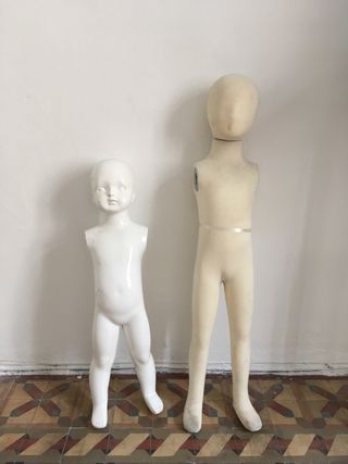 Maniquíes infantiles lote de segunda mano por 59 EUR en Barcelona en  WALLAPOP