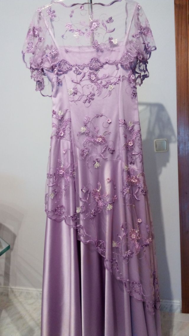 Vestido fiesta color malva.