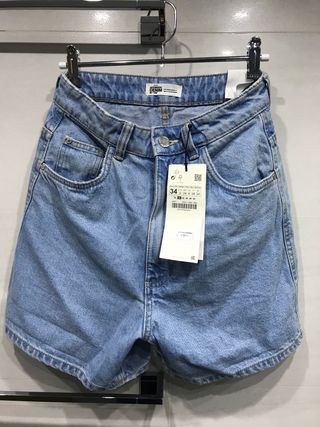 Vaquero short mom fit Zara (nuevo) de segunda mano por 18 EUR en Barcelona  en WALLAPOP