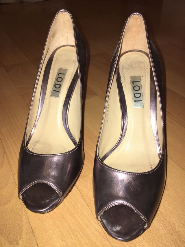 Zapato de tacón color lila metalizado LODI