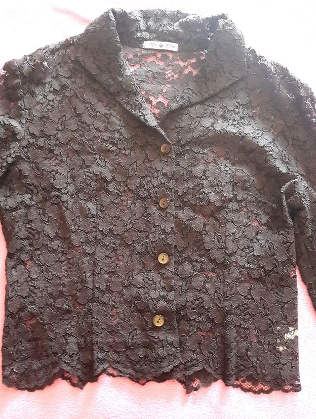 Blusa de blonda negra