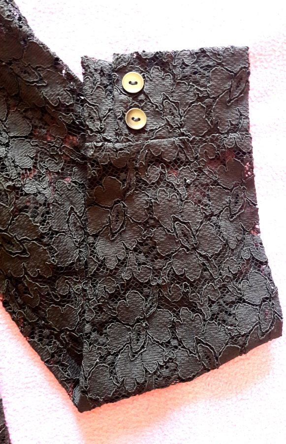 Blusa de blonda negra