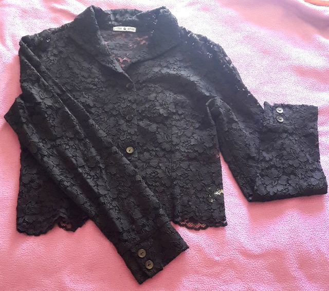 Blusa de blonda negra
