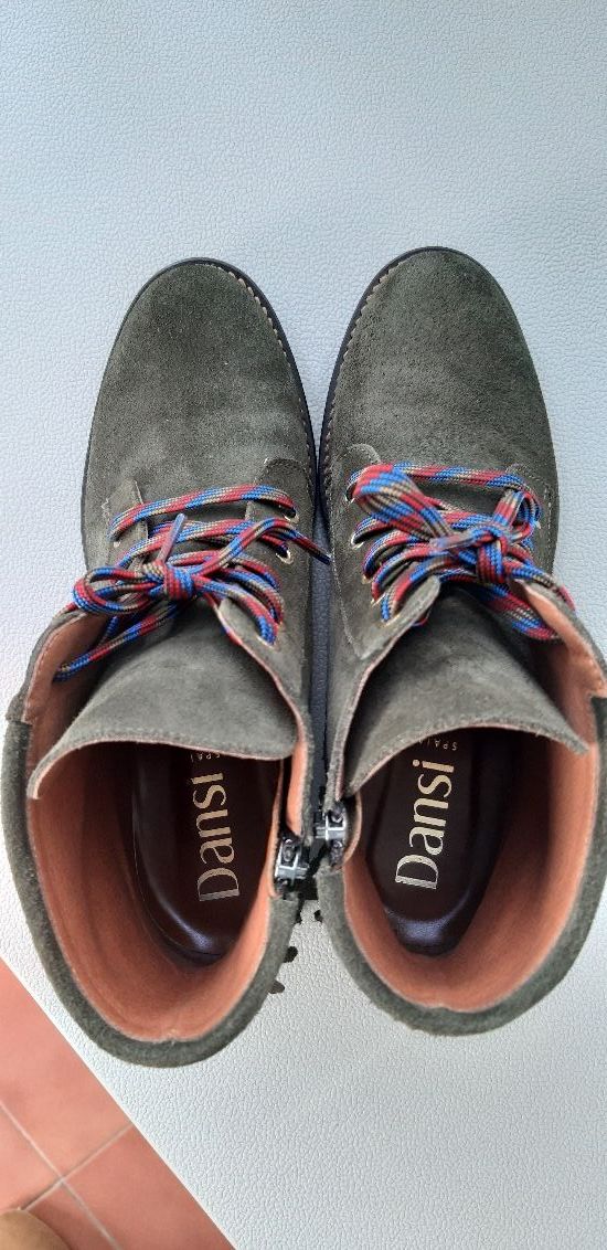 Stivali bassi in pelle verde. Marca: Dansi