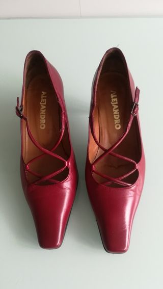 Zapato tafilete color guinda nun 35 de segunda mano por 7 EUR en La Arena  en WALLAPOP