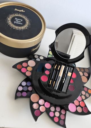 OFERTA Rising Star Palette maquillaje Douglas de segunda mano por 10 EUR en  Oviedo en WALLAPOP