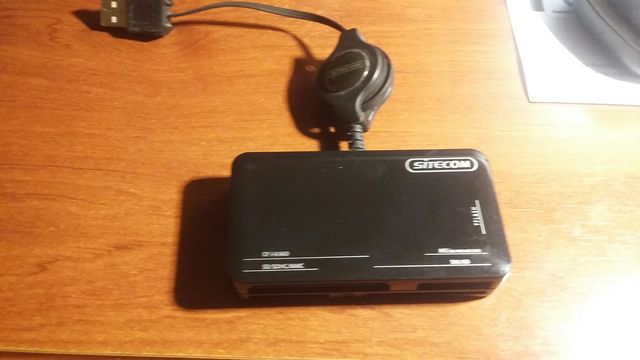 Lector multitarjetas externo