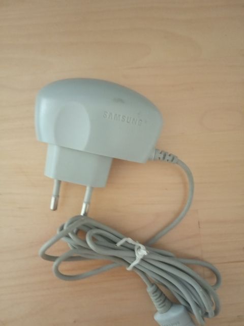 Cargador de segunda mano por 1 € en Mataró en WALLAPOP