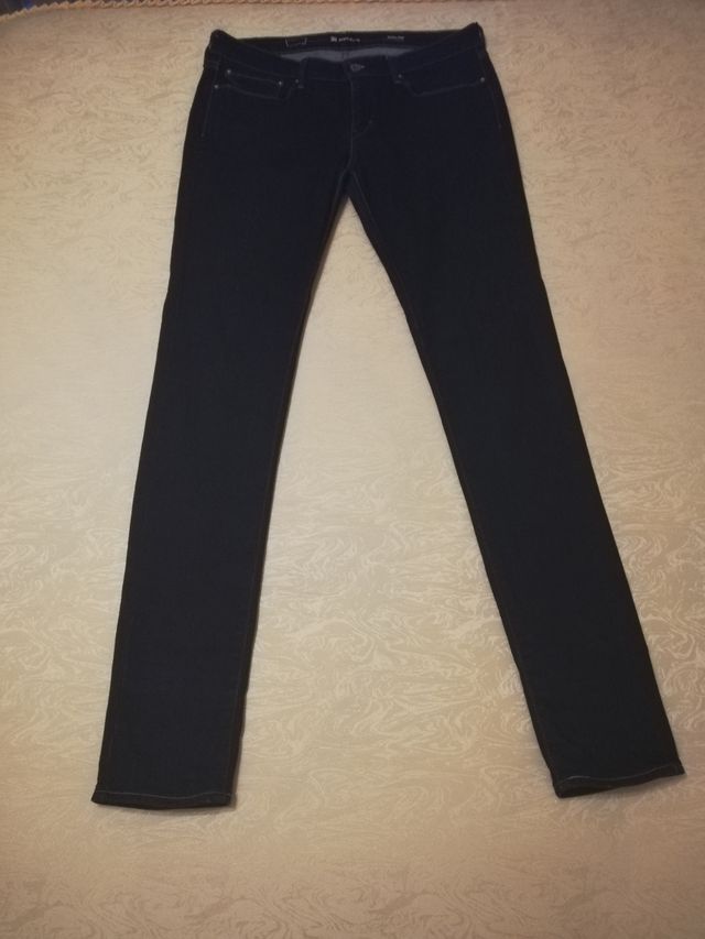 Pantalón Levi's. Talla 30 . Slight Curve.